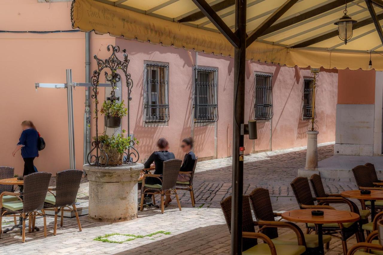 Studio App Dea In The Center Rovinj Luaran gambar