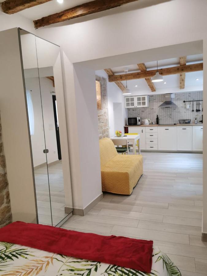 Studio App Dea In The Center Rovinj Luaran gambar